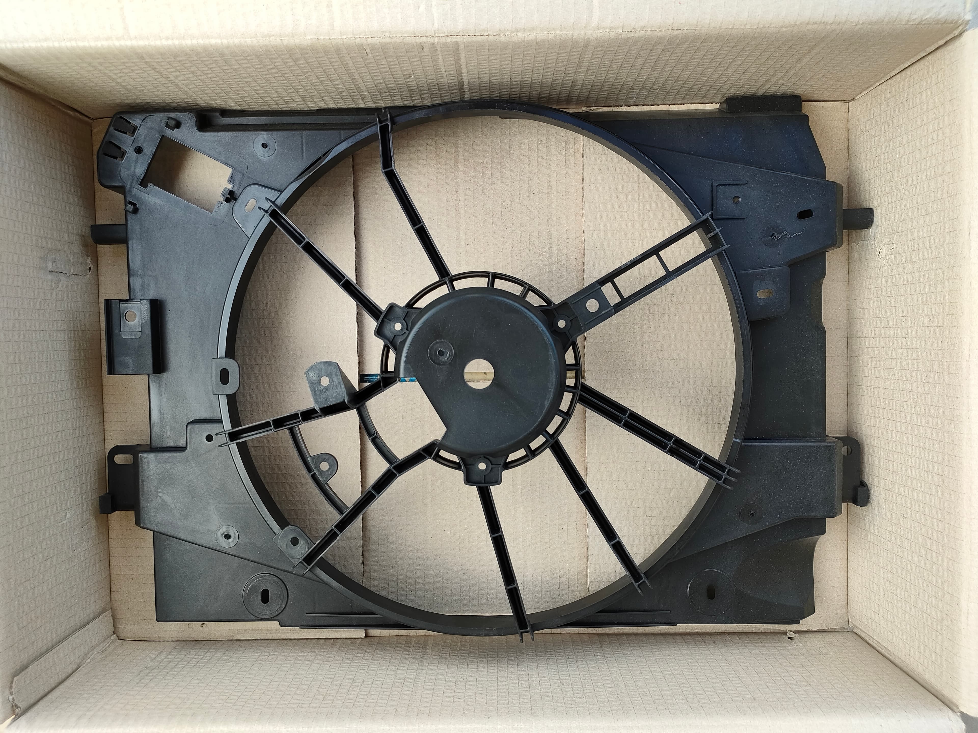 Cage  Ventilateur de radiateur du moteur