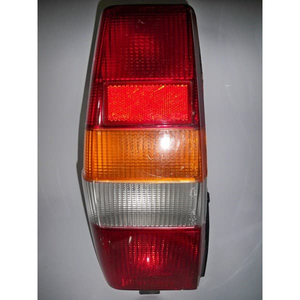 FEU ARRIERE PEUGEOT 305 BREAK GAUCHE